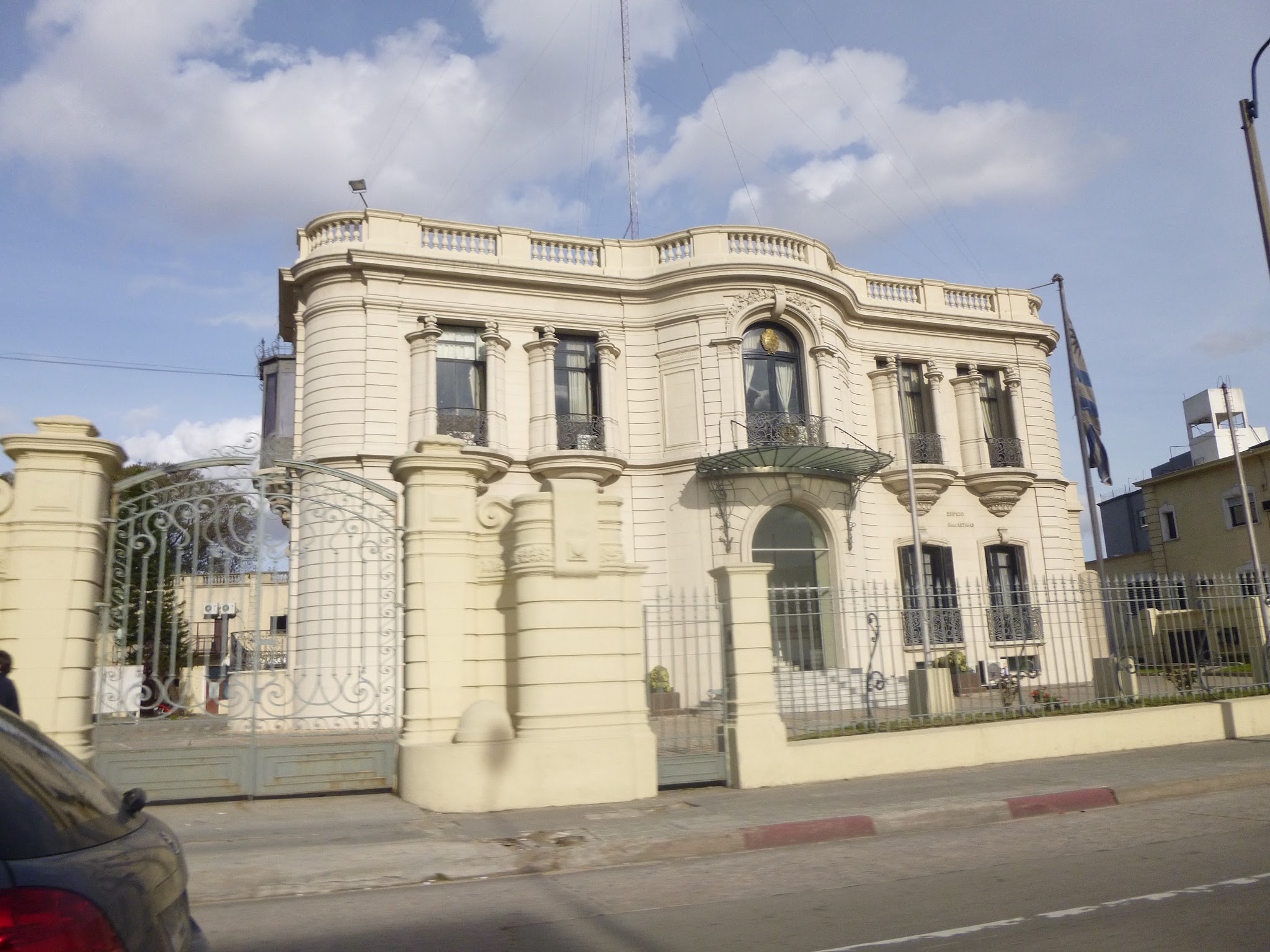 Sede del Ministerio de Defensa Nacional sobre la avenida 8 de Octubre